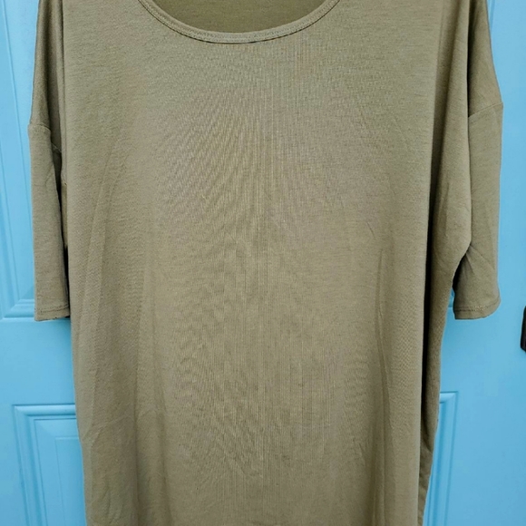 LuLaRoe Tops - LULAROE IRMA